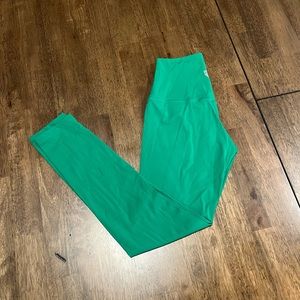 Born Primitive’Your go to’ legging size XS in Kelly Green